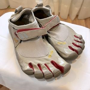 Vibram FiveFinger athletic shoes